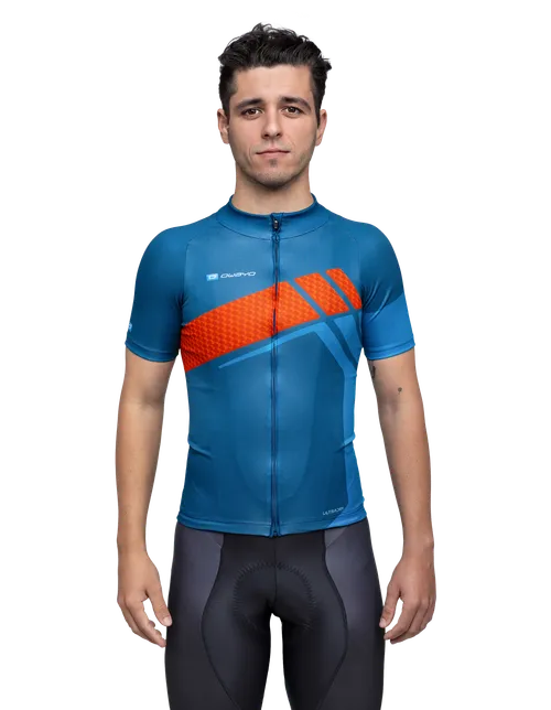  Le modèle mesure 173 cm  cm et porte une taille  5