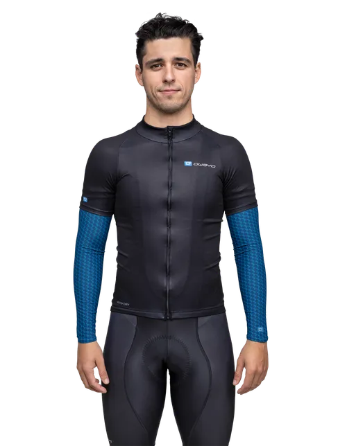  Le modèle mesure 173 cm  cm et porte une taille  M