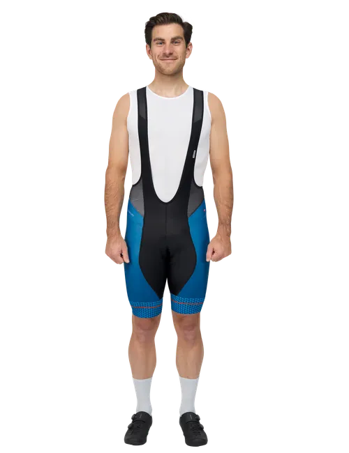  Le modèle mesure 178 cm et porte une taille  4