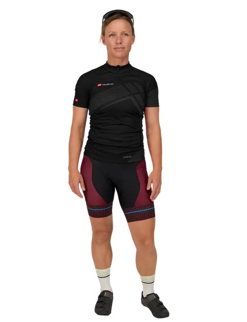  Le modèle mesure 162 cm et porte une taille  S3