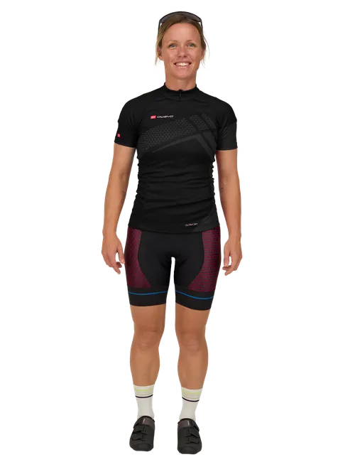  Le modèle mesure 162 cm et porte une taille  S3