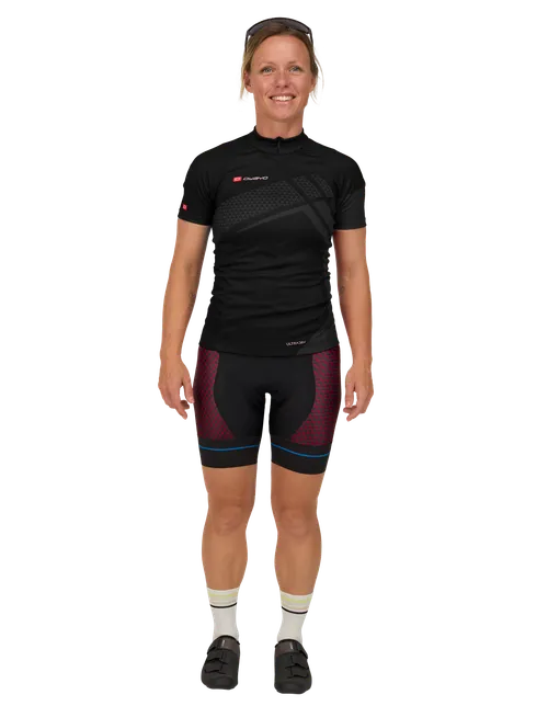  Le modèle mesure 162 cm  cm et porte une taille  S3